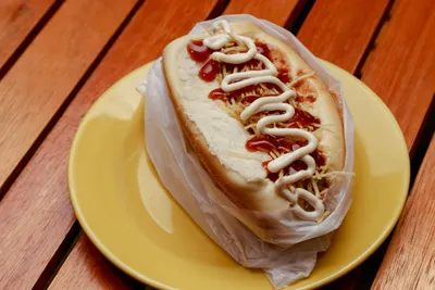Filipińskie spaghetti z parówkami