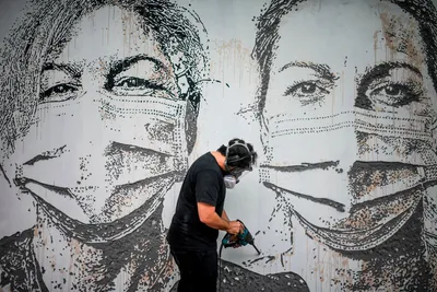 Vhils