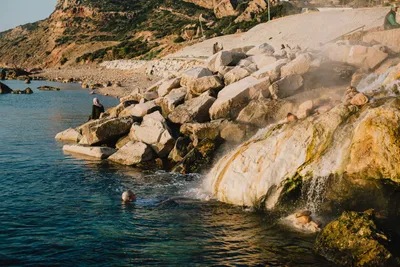 Korbus & Ain Atrous — Denize Dökülen Sıcak Kaynaklar