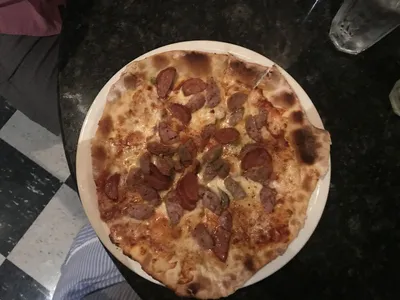 Pizza cu Crocodil Grillat în Louisiana