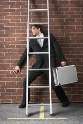 Przechodzenie pod drabiną