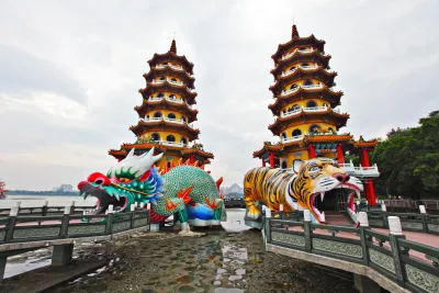 Pagodas del Dragón y el Tigre, Lago del Loto, Kaohsiung, Taiwán