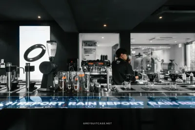 Sadece Yağmurda Açılan Kafe