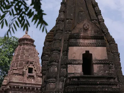 Öğle Vakti Kendi Kendine Çalan Tapınak